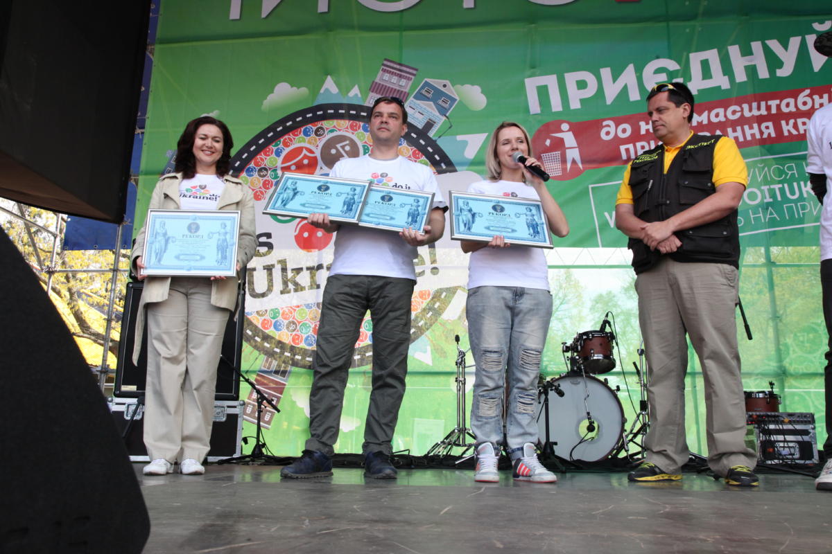 IMG_4793 Найбільша площа території, прибрана на суботнику за обмежений час; Найбільший мішок для сміття