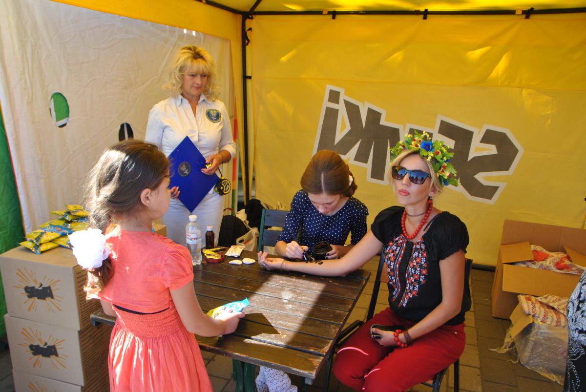 DSC_7270 Найбільша кількість логотипів, нанесених хною на тіло за 1 годину