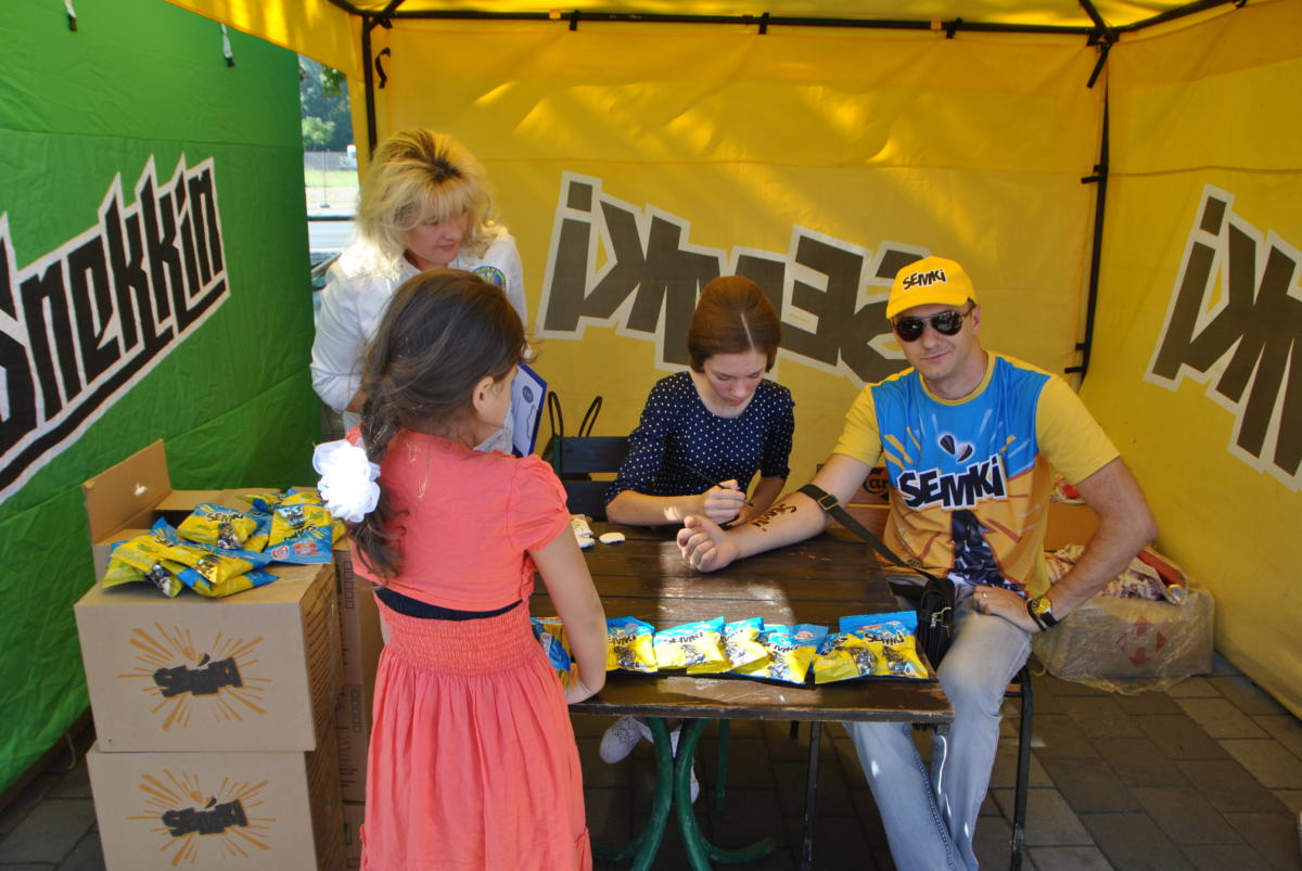 DSC_7283 Найбільша кількість логотипів, нанесених хною на тіло за 1 годину