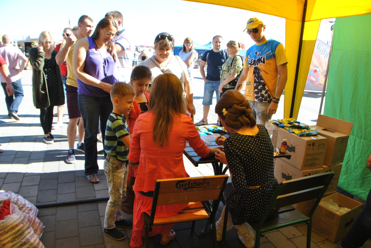 DSC_7297 Найбільша кількість логотипів, нанесених хною на тіло за 1 годину