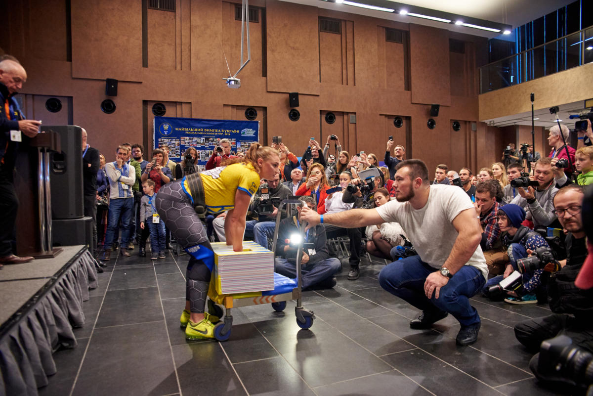 dbd_2284_38233432175_o Максимальна кількість поштовхів бетонного блоку, виконаного жінкою