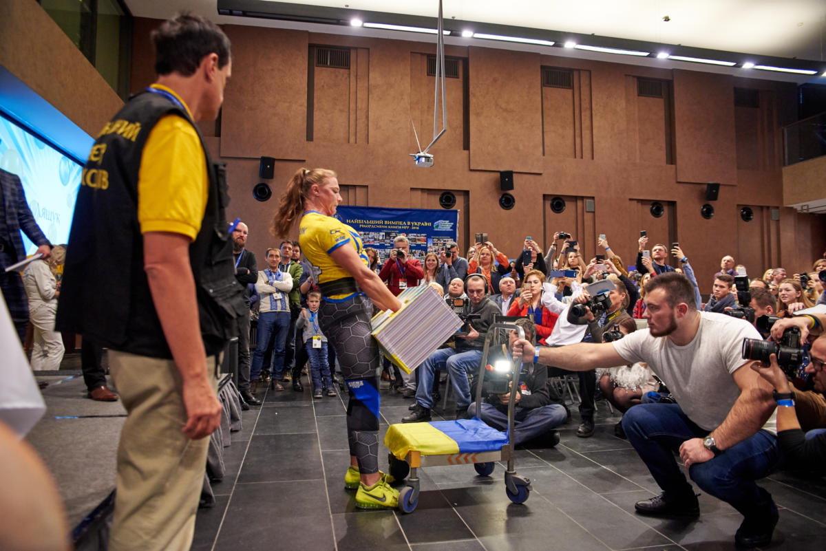 dbd_2289_38233431415_o Максимальна кількість поштовхів бетонного блоку, виконаного жінкою