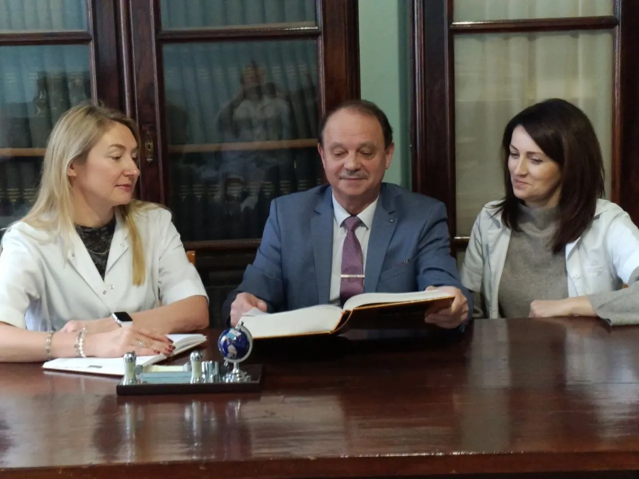 Автор і співавтор найбільшої кількості книг з медицини